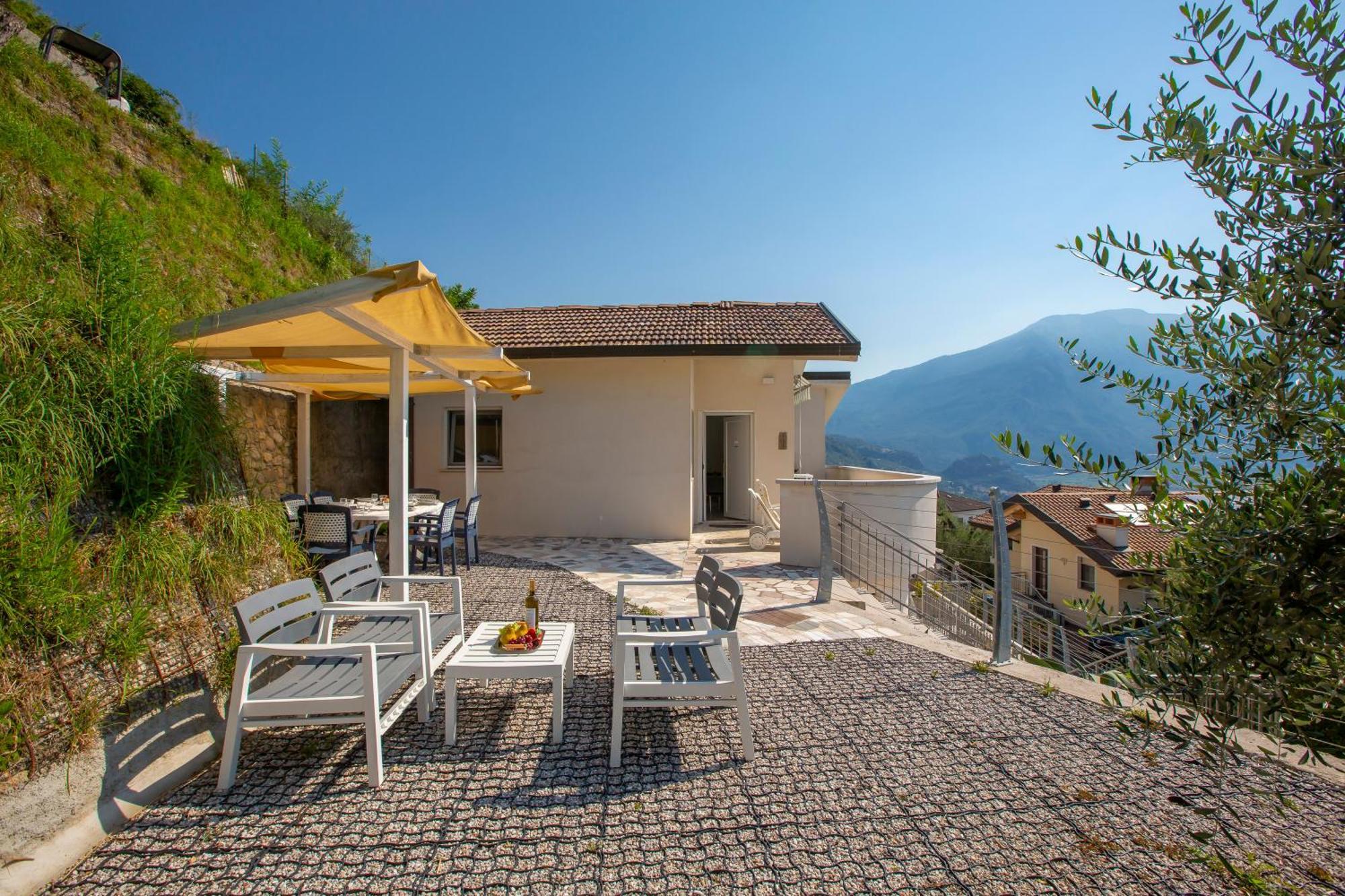 Casa Rene - Happy Rentals Tenno Exterior photo