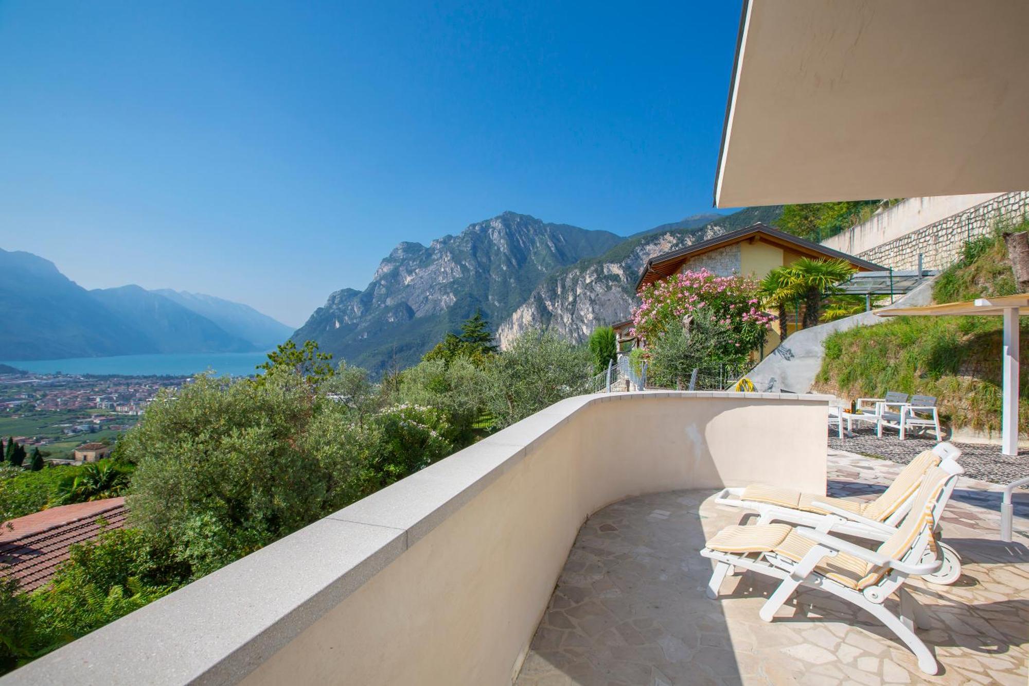 Casa Rene - Happy Rentals Tenno Exterior photo