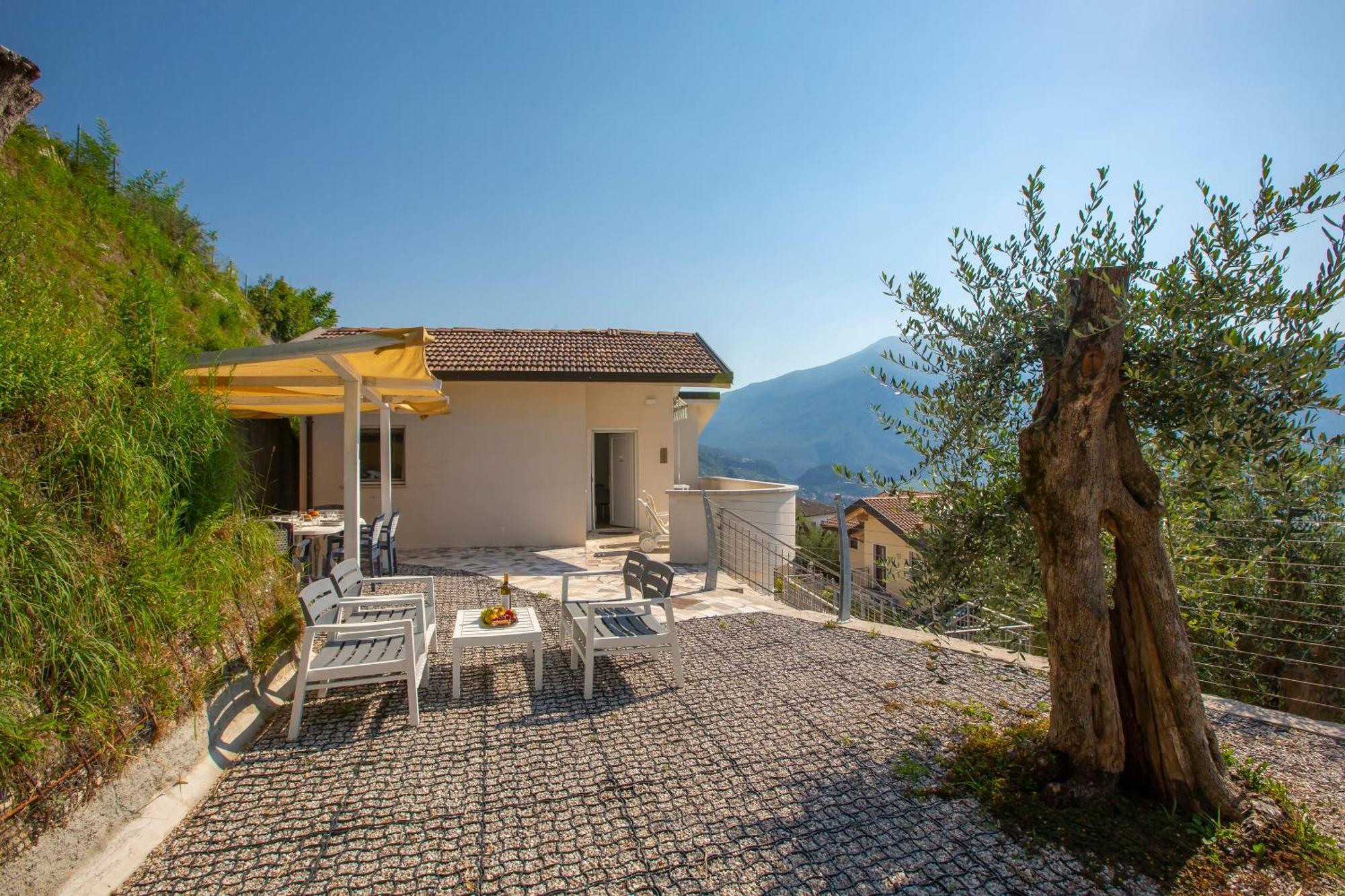 Casa Rene - Happy Rentals Tenno Exterior photo